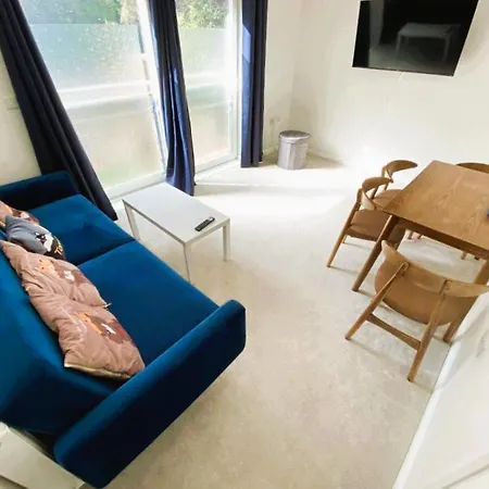 Modern Peaceful Flat In Town-2